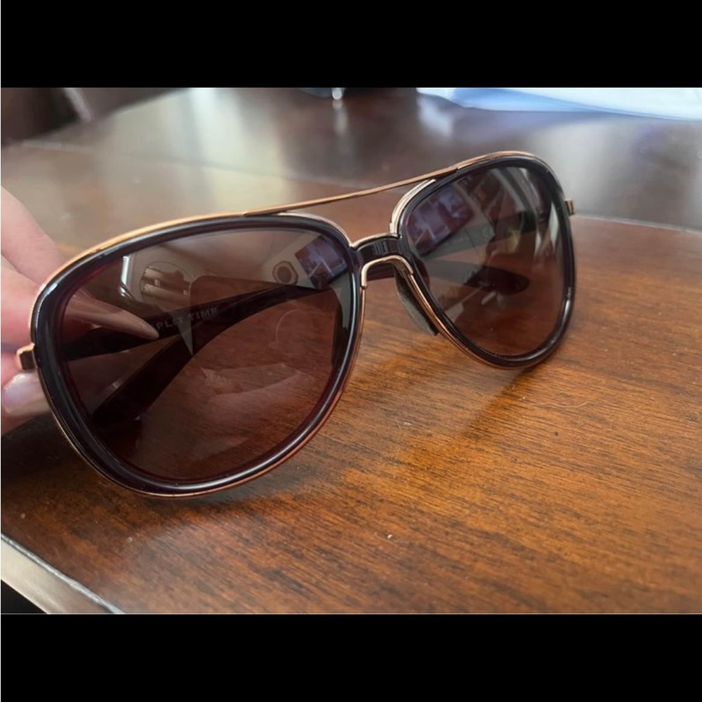 Oakley Aviator style sunglasses